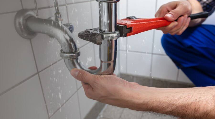 Expert burst pipe repair services in Snyder, TX